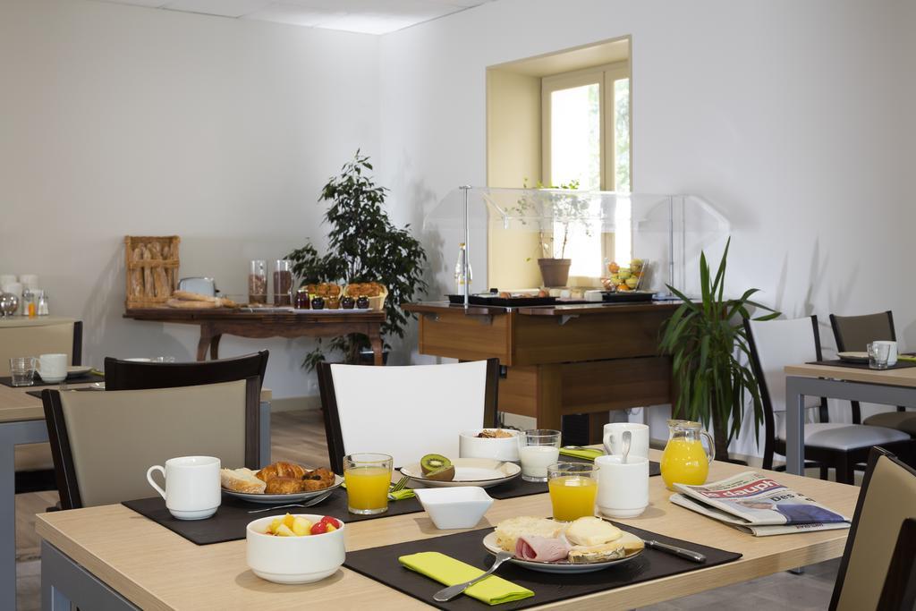Logis Hotel Restaurant Les Cedres Joyeuse Exterior foto