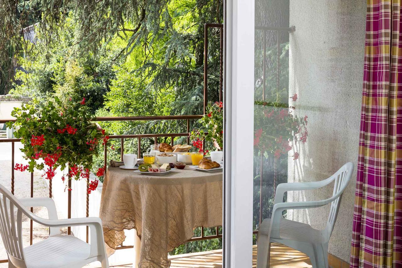 Logis Hotel Restaurant Les Cedres Joyeuse Exterior foto