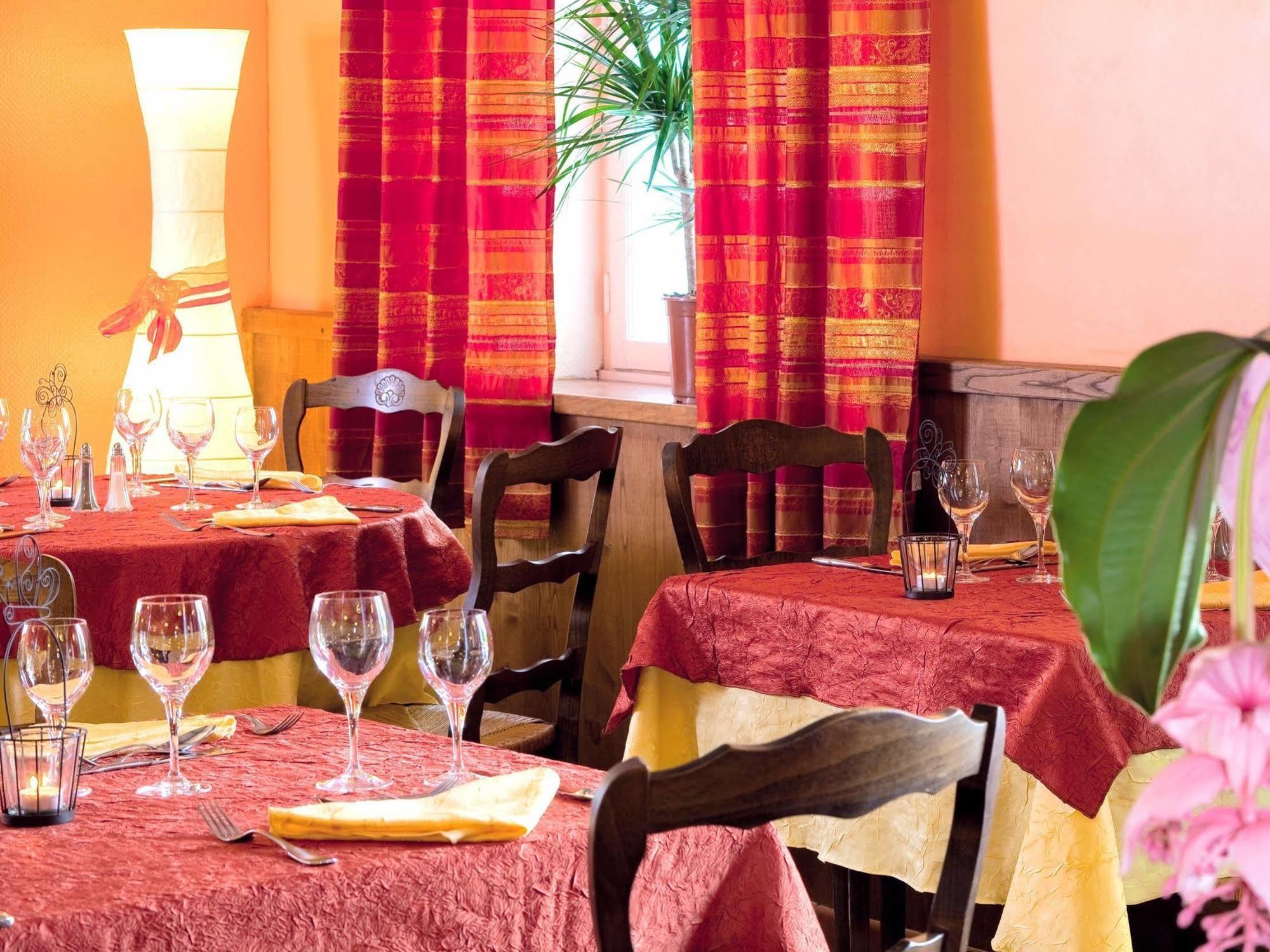 Logis Hotel Restaurant Les Cedres Joyeuse Exterior foto